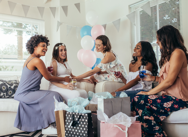 Le meilleur guide cadeau de naissance : indispensables & personnalisables